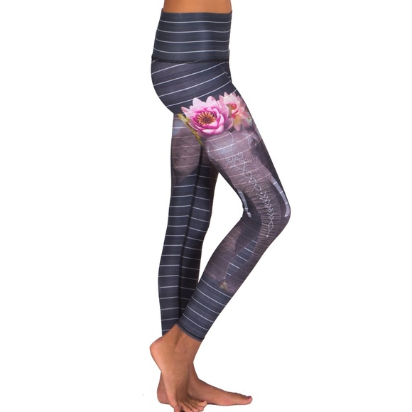 Teeki Love The Elephants Hot Pant Leggings - Picture 4 of 5